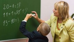 Депутат Смирнова зачитала обращение тысячи учителей Казахстана, уставших от реформ