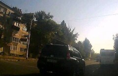 Горожанин и журналисты "сдали" полицейским нарушителя из акимата ЗКО