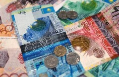 Торги по доллару на бирже были внепланово продлены на 15 минут