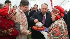 Нурсултан Назарбаев поздравил казахстанцев с Днём единства народа