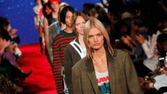 Calvin Klein объявил о прекращении показов одежды на подиумах 