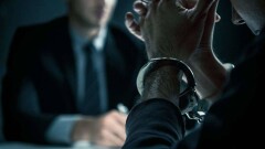 Руководителя управления ГАСК Комитета по делам строительства задержали за получение взяток