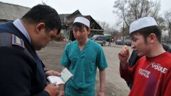 Активность трудовых мигрантов из ЦА в Казахстане показали на объёмах денежных переводов