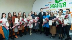 Астаналық аналарды кәсіпкерлікке тегін үйреткен мамандар марапатталды