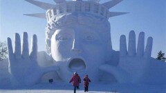 В Китае крупнейший тематический парк ледяных скульптур открыл новый сезон