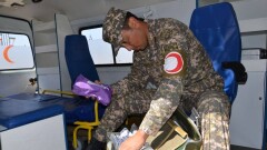 Военные врачи спасают от жары участников Армейских игр-2016