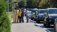 Платная парковка возле акимата Алматы создала коллапс на соседних улицах