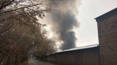 В Алматы сгорели складские помещения в районе барахолки