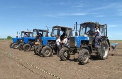 Вспашку земли на скорость показали на соревнованиях учащиеся колледжей ВКО