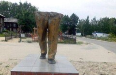 В Томске мужчина, делая селфи, сломал памятник Ленину 