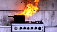 Шипящая сковорода стала причиной эвакуации торгового центра в Шымкенте