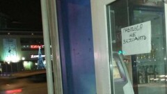 Актюбинцы решили обанкротить остановку, куда запретили заходить погреться