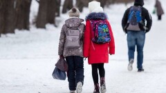 В Усть-Каменогорске и Семее отменили занятия для школьников