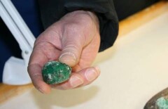 На Урале нашли изумруд весом в четверть килограмма