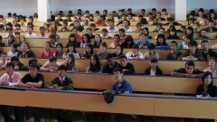 Повторное тестирование в Казахстане провалили более половины абитуриентов 