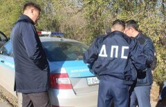 Взятка выпала из штанов сотрудника ДПС при задержании в Уральске
