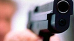 В Усть-Каменогорске мужчина стрелял по банкам во дворе и ранил ребёнка