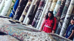 Лолита спела на свадьбе дочери чиновника в Атырау и улетела с коврами