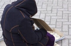 За попрошайничество из Казахстана выдворили троих иностранцев 