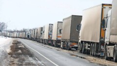 Больше суток простояли фуры на казахстанско-российской границе в ЗКО