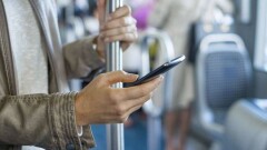 В автобусах столицы ввели оплату через приложение "Рахмет". Тариф для первых пяти поездок составит 1 тенге