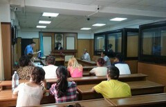 15-летняя девочка, попавшая с 4-месячной племянницей под машину в Алматы, дала показания в суде