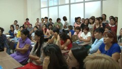 В Талдыкоргане 300 учителей взбунтовались против учёбы в недостроенном здании