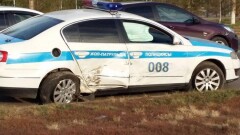 Внедорожник столкнулся с полицейской машиной в Астане