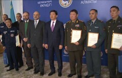 Посол Польши наградил алматинских спасателей за помощь в поисках погибшего сноубордиста