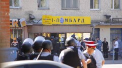Появилось видео штурма ломбарда, захваченного в Астане