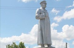 Памятник Сталину восстановили в селе близ Туркестана