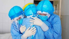 Хронология распространения коронавируса, 19 мая: медаль за борьбу с Covid-19 и школьные линейки дистанционно