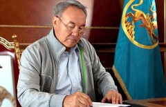 Назарбаев поздравил Лукашенко с победой на президентских выборах