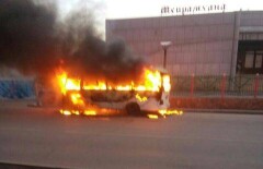 Пассажиры в Павлодаре чудом успели спастись из горящего автобуса