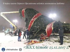 Шквальный ветер снёс главную ёлку Актобе