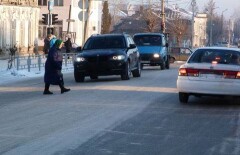 Полицейский спровоцировал бабушку нарушить ПДД в Петропавловске
