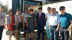 В Уральске на остановках появились бесплатные электронные книги