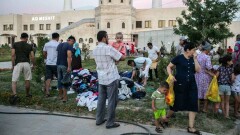 На журналистов Vласти неизвестные напали в эвакуационном пункте Шымкента
