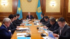 Токаев поручил безотлагательно внедрить единую социальную карту