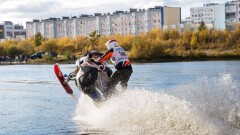 На снегоходе по реке: костанайцы осваивают популярный экстремальный заезд 