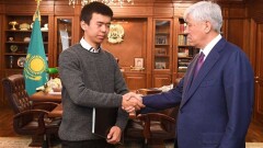 Студенту, спасшему двух девочек из огня в Талдыкоргане, аким области выделил грант
