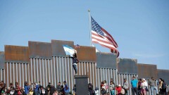 Трамп отложил массовую депортацию нелегальных мигрантов на две недели 