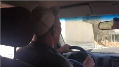 Таксист-пенсионер из Актау удивил пассажиров песней про Колобка