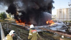 Пятеро пожарных пострадали во время тушения огня на нефтебазе в Шымкенте
