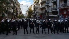 В Греции силовики на митинге в память о застреленном полицейским подростке задержали больше 100 человек