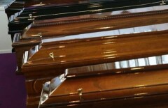 В немецком супермаркете хранили гробы с трупами