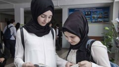 Из-за приказа о запрете платков в школе в Уральске подали в суд на МОН РК