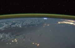 Завораживающее видео гроз и молний над Землёй сняли из космоса