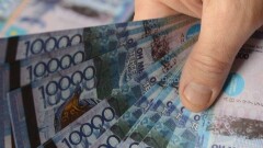 За взятку от бригадиров поездов задержан главный транспортный врач в Атырауской области