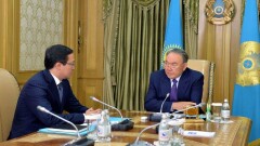 Акишев объяснил Назарбаеву, почему тенге падает по отношению к доллару